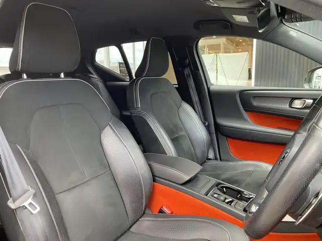 ボルボ ＸＣ４０ T4 AWD Rデザイン 福岡県 2019(令1)年 4.5万km クリスタルホワイトP/ブラック ワンオーナー/Ｔｈｕｌｅルーフキャリア/ハーマンカードンサウンド/ハーフレザーシート/シートヒーター/メモリーパワーシート/ＬＥＤライト/純正ナビ地デジ/全周囲カメラ/パークセンサー/カープレイ/純正１９インチアルミ