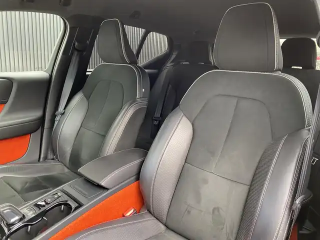 ボルボ ＸＣ４０ T4 AWD Rデザイン 福岡県 2019(令1)年 4.5万km クリスタルホワイトP/ブラック ワンオーナー/Ｔｈｕｌｅルーフキャリア/ハーマンカードンサウンド/ハーフレザーシート/シートヒーター/メモリーパワーシート/ＬＥＤライト/純正ナビ地デジ/全周囲カメラ/パークセンサー/カープレイ/純正１９インチアルミ
