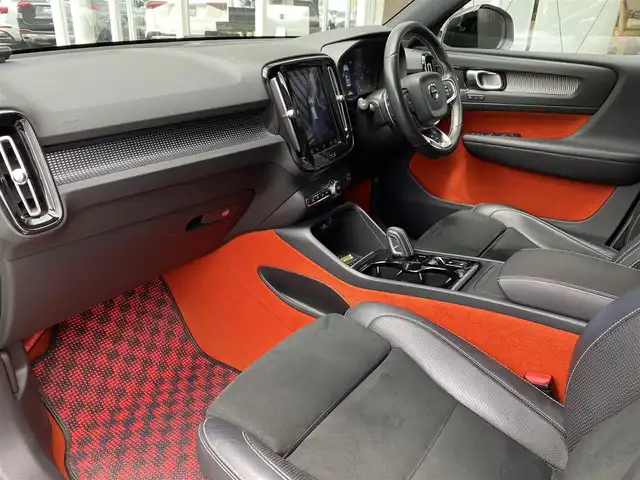 ボルボ ＸＣ４０ T4 AWD Rデザイン 福岡県 2019(令1)年 4.5万km クリスタルホワイトP/ブラック ワンオーナー/Ｔｈｕｌｅルーフキャリア/ハーマンカードンサウンド/ハーフレザーシート/シートヒーター/メモリーパワーシート/ＬＥＤライト/純正ナビ地デジ/全周囲カメラ/パークセンサー/カープレイ/純正１９インチアルミ