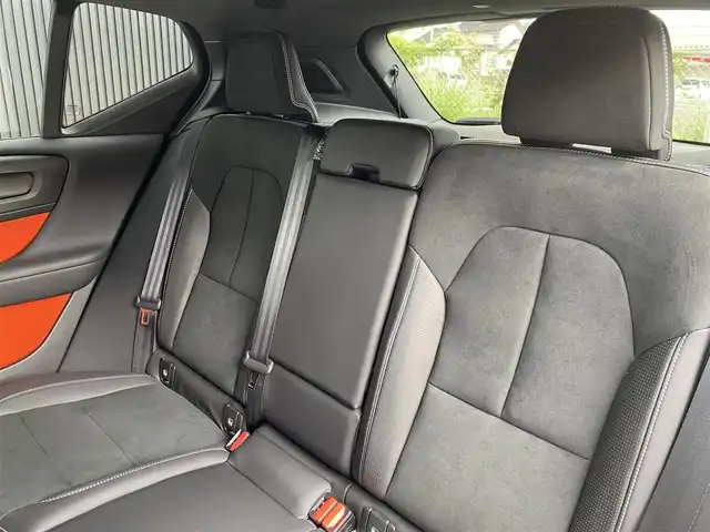 ボルボ ＸＣ４０ T4 AWD Rデザイン 福岡県 2019(令1)年 4.5万km クリスタルホワイトP/ブラック ワンオーナー/Ｔｈｕｌｅルーフキャリア/ハーマンカードンサウンド/ハーフレザーシート/シートヒーター/メモリーパワーシート/ＬＥＤライト/純正ナビ地デジ/全周囲カメラ/パークセンサー/カープレイ/純正１９インチアルミ