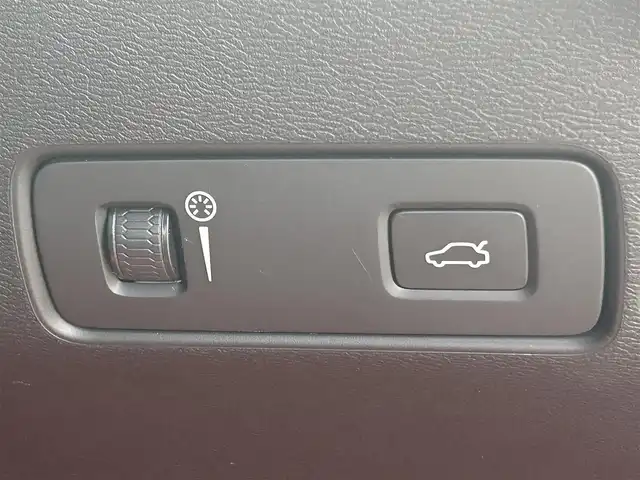 ボルボ ＸＣ４０ T4 AWD Rデザイン 福岡県 2019(令1)年 4.5万km クリスタルホワイトP/ブラック ワンオーナー/Ｔｈｕｌｅルーフキャリア/ハーマンカードンサウンド/ハーフレザーシート/シートヒーター/メモリーパワーシート/ＬＥＤライト/純正ナビ地デジ/全周囲カメラ/パークセンサー/カープレイ/純正１９インチアルミ