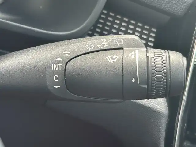 ボルボ ＸＣ４０ T4 AWD Rデザイン 福岡県 2019(令1)年 4.5万km クリスタルホワイトP/ブラック ワンオーナー/Ｔｈｕｌｅルーフキャリア/ハーマンカードンサウンド/ハーフレザーシート/シートヒーター/メモリーパワーシート/ＬＥＤライト/純正ナビ地デジ/全周囲カメラ/パークセンサー/カープレイ/純正１９インチアルミ