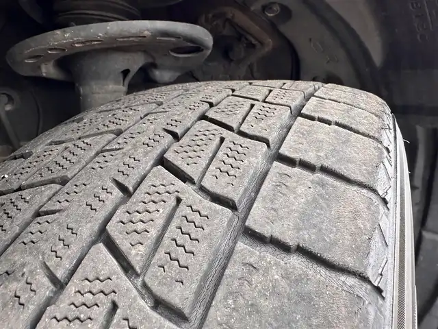 トヨタ ハリアー ハイブリッド プレミアム 宮城県 2018(平30)年 5.7万km ブラック ワンオーナー/セーフティセンス/・プリクラッシュセーフティ/・レーンディパーチャーアラート/・オートマチックハイビーム/・レーダークルーズコントロール/クリアランスソナー/純正9インチナビ（NSZT-Y66T）/・CD/DVD/・Bluetooth/・フルセグTV/バックカメラ/ビルトインETC/ドライブレコーダー/パワーバックドア/ハーフレザーシート/運転席パワーシート/ウッドコンビステアリング/ステアリングスイッチ/電動パーキングブレーキ/ブレーキホールド/LEDヘッドランプ/LEDシーケンシャルターンランプ/フォグランプ/オートライト/スマートキー＆プッシュスタート/電動格納ミラー/社外18インチAW（スタッドレス）/純正18インチAW（サマー）車載/純正ドアバイザー/純正フロアマット/W/サイド/カーテンエアバッグ/取扱説明書/保証書