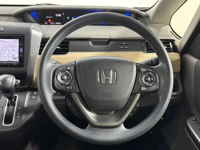 ホンダ フリード G ホンダセンシング 大阪府 2018(平30)年 3.8万km ホワイトオーキッドパール 純正ナビ　ワンセグＴＶ　Ｂｌｕｅｔｏｏｔｈ接続　バックカメラ　ＥＴＣ　衝突軽減　両側パワスラ　レーダークルコン　レーンアシスト　アイドリングストップ　スマートキー　オートライト　ＨＩＤヘッドライト