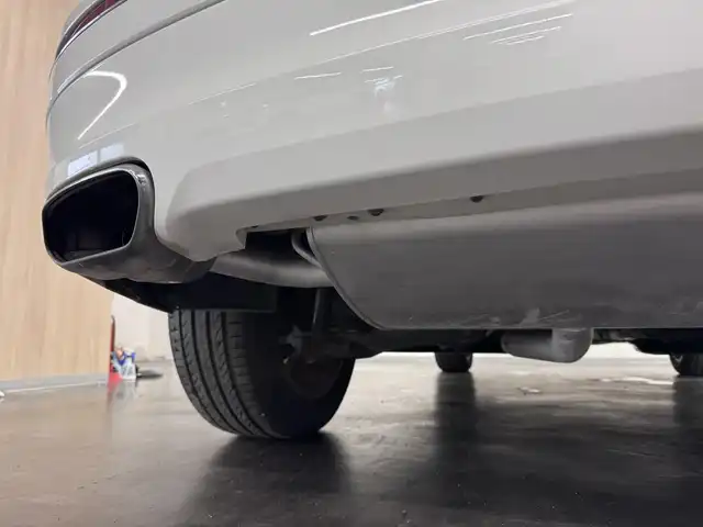 ボルボ ＸＣ６０ T5 AWD インスクリプション 三重県 2017(平29)年 5.6万km アイスホワイト Pガソリン・ターボ/AWD/MTモード付フロア8AT/9インチナビ/（AM/FM/CD/Bluetooth/USB/iPod/TV/AppleCarPlay/AndroidAuto）/360°ビューカメラ/ETC/IntelliSafe（安全機能）/・衝突回避アシスト/・対向車線衝突回避支援機能/・ブラインドスポットインフォメーションシステム/・クロストラフィックアラート/・全車速追従機能付ACC/・パイロット・アシスト（車線維持支援機能）/・レーンキーピングエイド/・レーンチェンジマージエイド/・ロードサインインフォメーション/・ドライバーアラートコントロール/・右折時対向車検知機能/・フルアクティブハイビーム/など/装備/・パーフォレーテッド・ファインナッパレザーシート（アンバー）/・ベンチレーション機能（D/N）/・シートヒーター（D/N/REAR）/・マッサージ、メモリー付16wayパワーシート（D/N）/・ヘッドアップディスプレイ/・パワーテールゲート/・4ゾーンオートエアコン（前左右・後左右）/・ルーフレール/・10スポーク ダイヤモンドカット＆ブラック 19inAW/など