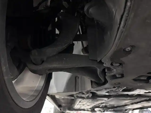ボルボ ＸＣ６０ T5 AWD インスクリプション 三重県 2017(平29)年 5.6万km アイスホワイト Pガソリン・ターボ/AWD/MTモード付フロア8AT/9インチナビ/（AM/FM/CD/Bluetooth/USB/iPod/TV/AppleCarPlay/AndroidAuto）/360°ビューカメラ/ETC/IntelliSafe（安全機能）/・衝突回避アシスト/・対向車線衝突回避支援機能/・ブラインドスポットインフォメーションシステム/・クロストラフィックアラート/・全車速追従機能付ACC/・パイロット・アシスト（車線維持支援機能）/・レーンキーピングエイド/・レーンチェンジマージエイド/・ロードサインインフォメーション/・ドライバーアラートコントロール/・右折時対向車検知機能/・フルアクティブハイビーム/など/装備/・パーフォレーテッド・ファインナッパレザーシート（アンバー）/・ベンチレーション機能（D/N）/・シートヒーター（D/N/REAR）/・マッサージ、メモリー付16wayパワーシート（D/N）/・ヘッドアップディスプレイ/・パワーテールゲート/・4ゾーンオートエアコン（前左右・後左右）/・ルーフレール/・10スポーク ダイヤモンドカット＆ブラック 19inAW/など