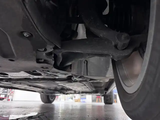 ボルボ ＸＣ６０ T5 AWD インスクリプション 三重県 2017(平29)年 5.6万km アイスホワイト Pガソリン・ターボ/AWD/MTモード付フロア8AT/9インチナビ/（AM/FM/CD/Bluetooth/USB/iPod/TV/AppleCarPlay/AndroidAuto）/360°ビューカメラ/ETC/IntelliSafe（安全機能）/・衝突回避アシスト/・対向車線衝突回避支援機能/・ブラインドスポットインフォメーションシステム/・クロストラフィックアラート/・全車速追従機能付ACC/・パイロット・アシスト（車線維持支援機能）/・レーンキーピングエイド/・レーンチェンジマージエイド/・ロードサインインフォメーション/・ドライバーアラートコントロール/・右折時対向車検知機能/・フルアクティブハイビーム/など/装備/・パーフォレーテッド・ファインナッパレザーシート（アンバー）/・ベンチレーション機能（D/N）/・シートヒーター（D/N/REAR）/・マッサージ、メモリー付16wayパワーシート（D/N）/・ヘッドアップディスプレイ/・パワーテールゲート/・4ゾーンオートエアコン（前左右・後左右）/・ルーフレール/・10スポーク ダイヤモンドカット＆ブラック 19inAW/など