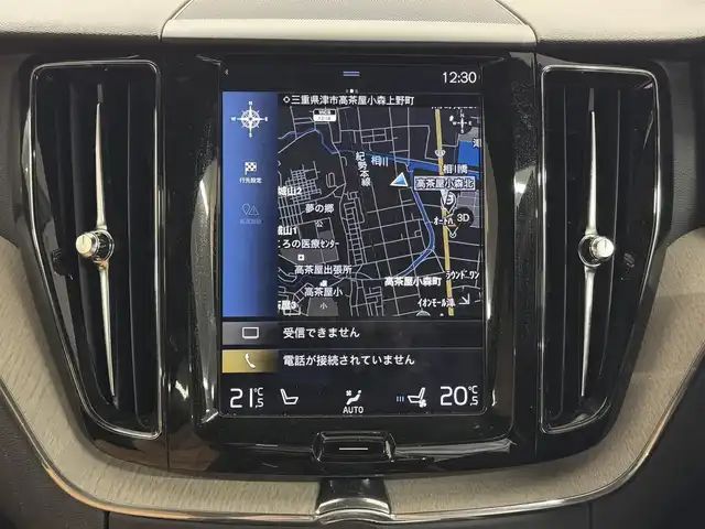 ボルボ ＸＣ６０ T5 AWD インスクリプション 三重県 2017(平29)年 5.6万km アイスホワイト Pガソリン・ターボ/AWD/MTモード付フロア8AT/9インチナビ/（AM/FM/CD/Bluetooth/USB/iPod/TV/AppleCarPlay/AndroidAuto）/360°ビューカメラ/ETC/IntelliSafe（安全機能）/・衝突回避アシスト/・対向車線衝突回避支援機能/・ブラインドスポットインフォメーションシステム/・クロストラフィックアラート/・全車速追従機能付ACC/・パイロット・アシスト（車線維持支援機能）/・レーンキーピングエイド/・レーンチェンジマージエイド/・ロードサインインフォメーション/・ドライバーアラートコントロール/・右折時対向車検知機能/・フルアクティブハイビーム/など/装備/・パーフォレーテッド・ファインナッパレザーシート（アンバー）/・ベンチレーション機能（D/N）/・シートヒーター（D/N/REAR）/・マッサージ、メモリー付16wayパワーシート（D/N）/・ヘッドアップディスプレイ/・パワーテールゲート/・4ゾーンオートエアコン（前左右・後左右）/・ルーフレール/・10スポーク ダイヤモンドカット＆ブラック 19inAW/など