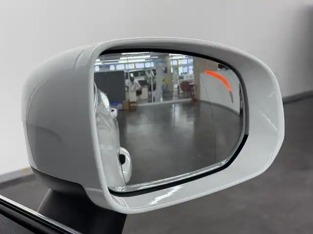 ボルボ ＸＣ６０ T5 AWD インスクリプション 三重県 2017(平29)年 5.6万km アイスホワイト Pガソリン・ターボ/AWD/MTモード付フロア8AT/9インチナビ/（AM/FM/CD/Bluetooth/USB/iPod/TV/AppleCarPlay/AndroidAuto）/360°ビューカメラ/ETC/IntelliSafe（安全機能）/・衝突回避アシスト/・対向車線衝突回避支援機能/・ブラインドスポットインフォメーションシステム/・クロストラフィックアラート/・全車速追従機能付ACC/・パイロット・アシスト（車線維持支援機能）/・レーンキーピングエイド/・レーンチェンジマージエイド/・ロードサインインフォメーション/・ドライバーアラートコントロール/・右折時対向車検知機能/・フルアクティブハイビーム/など/装備/・パーフォレーテッド・ファインナッパレザーシート（アンバー）/・ベンチレーション機能（D/N）/・シートヒーター（D/N/REAR）/・マッサージ、メモリー付16wayパワーシート（D/N）/・ヘッドアップディスプレイ/・パワーテールゲート/・4ゾーンオートエアコン（前左右・後左右）/・ルーフレール/・10スポーク ダイヤモンドカット＆ブラック 19inAW/など