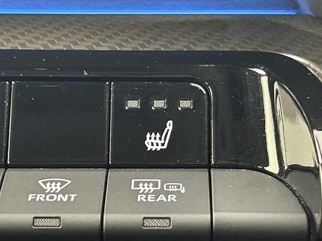 トヨタ プリウス G 千葉県 2023(令5)年 1.2万km ホワイトパールクリスタルシャイン 禁煙車/トヨタセーフティーセンス/・プリクラッシュセーフティ/・レーダークルーズコントロール/・レーントレーシングアシスト/・ロードサインアシスト/・ドライバー異常時対応システム/純正ディスプレイオーディオ/アラウンドビューモニター/レーダークルーズコントロール/LEDオートライト/シートヒーター/USBポート/プッシュスタート/スマートキー/純正19インチアルミホイール