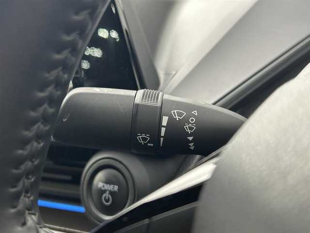 トヨタ プリウス G 千葉県 2023(令5)年 1.2万km ホワイトパールクリスタルシャイン 禁煙車/トヨタセーフティーセンス/・プリクラッシュセーフティ/・レーダークルーズコントロール/・レーントレーシングアシスト/・ロードサインアシスト/・ドライバー異常時対応システム/純正ディスプレイオーディオ/アラウンドビューモニター/レーダークルーズコントロール/LEDオートライト/シートヒーター/USBポート/プッシュスタート/スマートキー/純正19インチアルミホイール