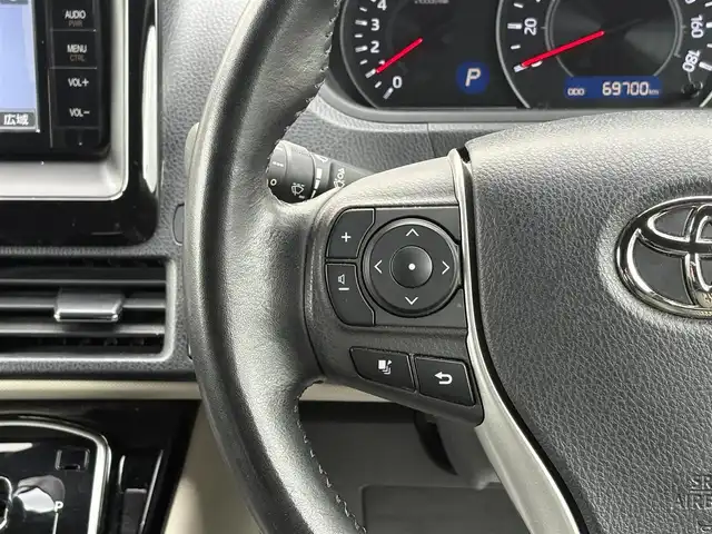 トヨタ ノア Si ダブルバイビーⅡ 岩手県 2019(平31)年 7万km ホワイトパールクリスタルシャイン 禁煙車/ワンオーナー/4WD/両側パワースライドドア/ハーフレザー/2列目サンシェード/純正ナビ/→フルセグTV/Bluetooth/CD/DVD/FM/AM/バックカメラ/衝突軽減システム/前後コーナーセンサー/横滑り防止装置/レーンキープアシスト/オートライト/オートハイビーム/LEDヘッドライト/フォグライト/〇プッシュスタート/〇電動格納ミラー/〇ウィンカーミラー/〇ドアバイザー/〇フロアマット/〇USBポート/〇シガーソケット/前後ドライブレコーダー/ビルトインETC