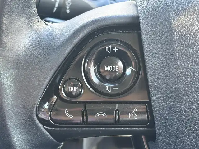 トヨタ プリウス ＰＨＶ A 熊本県 2020(令2)年 8.5万km プラチナホワイトパールマイカ ワンオーナー/モデリスタエアロ/社外ナビ（AVIC-RQ911）/【フルセグTV/Bluetooth/CD/DVD】/全方位カメラ/レーダークルーズコントロール/プリクラッシュセーフティー/レーンキープアシスト/コーナーセンサー/パーキングサポートブレーキ/ブラインドスポットモニター/オートLEDライト/オートハイビーム/社外１８インチAW（LEONIS）/【純正AW車載】/D席パワーシート/前席シートヒーター/革巻きステアリング/ステアリングスイッチ/プッシュスタート/スマートキー/ウィンカーミラー/ETC/ドライブレコーダー前後/純正フロアマット/社外ドアバイザー/充電ケーブル車載/保証書/取扱説明書/スペアキー