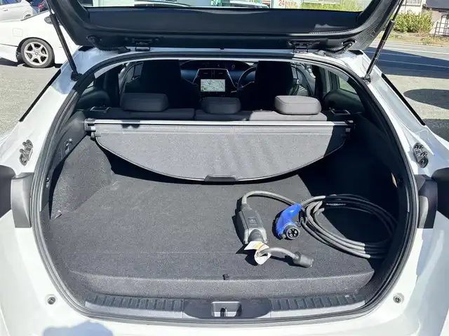 トヨタ プリウス ＰＨＶ A 熊本県 2020(令2)年 8.5万km プラチナホワイトパールマイカ ワンオーナー/モデリスタエアロ/社外ナビ（AVIC-RQ911）/【フルセグTV/Bluetooth/CD/DVD】/全方位カメラ/レーダークルーズコントロール/プリクラッシュセーフティー/レーンキープアシスト/コーナーセンサー/パーキングサポートブレーキ/ブラインドスポットモニター/オートLEDライト/オートハイビーム/社外１８インチAW（LEONIS）/【純正AW車載】/D席パワーシート/前席シートヒーター/革巻きステアリング/ステアリングスイッチ/プッシュスタート/スマートキー/ウィンカーミラー/ETC/ドライブレコーダー前後/純正フロアマット/社外ドアバイザー/充電ケーブル車載/保証書/取扱説明書/スペアキー