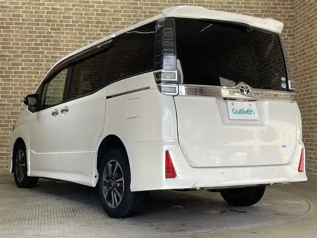 トヨタ ヴォクシー ZS 煌Ⅱ 岩手県 2019(令1)年 10.9万km ホワイトパールクリスタルシャイン ワンオーナー/４WD/両側パワースライドドア/寒冷地仕様/トヨタセーフティセンスC/プリクラッシュセーフティ/レーンディパーチャーアラート/オートマチックハイビーム/先行車発進告知機能/クルーズコントロール/クリアランスソナー/パーキングサポートブレーキ/MTモード付AT/横滑り防止装置/アイドリングストップ/リヤオートエアコン/ロールサンシェード/純正SDナビ/フルセグTV/TVキャンセラー/バックカメラ/ドライブレコーダー/ETC/エンジンスターター/LEDヘッドランプ/純正１６インチアルミホイール