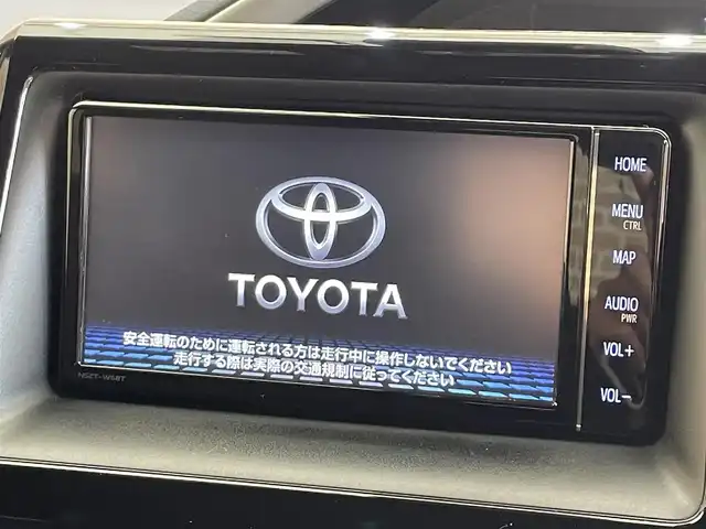 トヨタ ヴォクシー ZS 煌Ⅱ 岩手県 2019(令1)年 10.9万km ホワイトパールクリスタルシャイン ワンオーナー/４WD/両側パワースライドドア/寒冷地仕様/トヨタセーフティセンスC/プリクラッシュセーフティ/レーンディパーチャーアラート/オートマチックハイビーム/先行車発進告知機能/クルーズコントロール/クリアランスソナー/パーキングサポートブレーキ/MTモード付AT/横滑り防止装置/アイドリングストップ/リヤオートエアコン/ロールサンシェード/純正SDナビ/フルセグTV/TVキャンセラー/バックカメラ/ドライブレコーダー/ETC/エンジンスターター/LEDヘッドランプ/純正１６インチアルミホイール