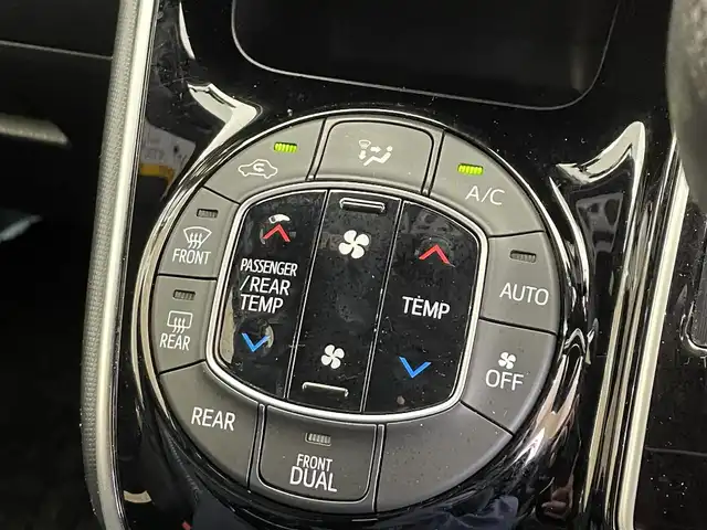 トヨタ ヴォクシー ZS 煌Ⅱ 岩手県 2019(令1)年 10.9万km ホワイトパールクリスタルシャイン ワンオーナー/４WD/両側パワースライドドア/寒冷地仕様/トヨタセーフティセンスC/プリクラッシュセーフティ/レーンディパーチャーアラート/オートマチックハイビーム/先行車発進告知機能/クルーズコントロール/クリアランスソナー/パーキングサポートブレーキ/MTモード付AT/横滑り防止装置/アイドリングストップ/リヤオートエアコン/ロールサンシェード/純正SDナビ/フルセグTV/TVキャンセラー/バックカメラ/ドライブレコーダー/ETC/エンジンスターター/LEDヘッドランプ/純正１６インチアルミホイール