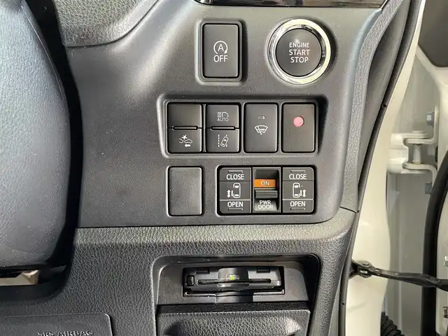 トヨタ ヴォクシー ZS 煌Ⅱ 岩手県 2019(令1)年 10.9万km ホワイトパールクリスタルシャイン ワンオーナー/４WD/両側パワースライドドア/寒冷地仕様/トヨタセーフティセンスC/プリクラッシュセーフティ/レーンディパーチャーアラート/オートマチックハイビーム/先行車発進告知機能/クルーズコントロール/クリアランスソナー/パーキングサポートブレーキ/MTモード付AT/横滑り防止装置/アイドリングストップ/リヤオートエアコン/ロールサンシェード/純正SDナビ/フルセグTV/TVキャンセラー/バックカメラ/ドライブレコーダー/ETC/エンジンスターター/LEDヘッドランプ/純正１６インチアルミホイール