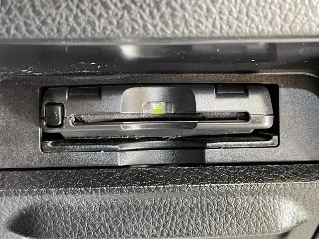 トヨタ ヴォクシー ZS 煌Ⅱ 岩手県 2019(令1)年 10.9万km ホワイトパールクリスタルシャイン ワンオーナー/４WD/両側パワースライドドア/寒冷地仕様/トヨタセーフティセンスC/プリクラッシュセーフティ/レーンディパーチャーアラート/オートマチックハイビーム/先行車発進告知機能/クルーズコントロール/クリアランスソナー/パーキングサポートブレーキ/MTモード付AT/横滑り防止装置/アイドリングストップ/リヤオートエアコン/ロールサンシェード/純正SDナビ/フルセグTV/TVキャンセラー/バックカメラ/ドライブレコーダー/ETC/エンジンスターター/LEDヘッドランプ/純正１６インチアルミホイール