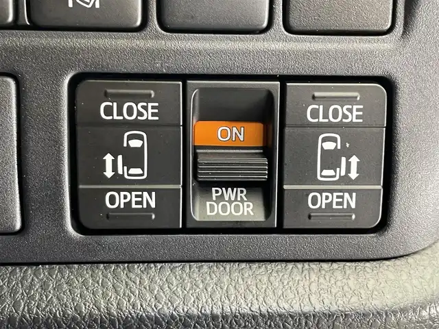 トヨタ ヴォクシー ZS 煌Ⅱ 岩手県 2019(令1)年 10.9万km ホワイトパールクリスタルシャイン ワンオーナー/４WD/両側パワースライドドア/寒冷地仕様/トヨタセーフティセンスC/プリクラッシュセーフティ/レーンディパーチャーアラート/オートマチックハイビーム/先行車発進告知機能/クルーズコントロール/クリアランスソナー/パーキングサポートブレーキ/MTモード付AT/横滑り防止装置/アイドリングストップ/リヤオートエアコン/ロールサンシェード/純正SDナビ/フルセグTV/TVキャンセラー/バックカメラ/ドライブレコーダー/ETC/エンジンスターター/LEDヘッドランプ/純正１６インチアルミホイール