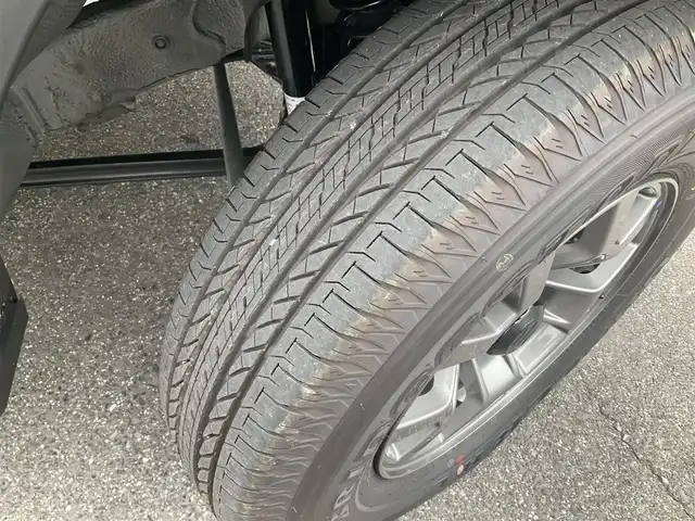 スズキ ジムニー ノマド FC 滋賀県 2025(令7)年 0.1千km 緑 登録済未使用車/車検10年10月まで/スズキセーフティーサポート/AT車/4WD/純正フロアマット/純正LEDヘッドライト/シートヒーター/取説/保証書/スペアキー