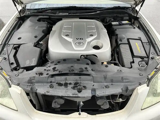 トヨタ クラウン ロイヤル ロイヤルサルーン 滋賀県 2004(平16)年 18.3万km ホワイトパールクリスタルシャイン 純正オーディオ/・FM/AM/CD/MD/ETC/D席パワーシート/革巻きステアリング/横滑り防止装置/盗難防止装置/LEDヘッドライト/オートライト/フォグランプ/プッシュスタート/スマートキー