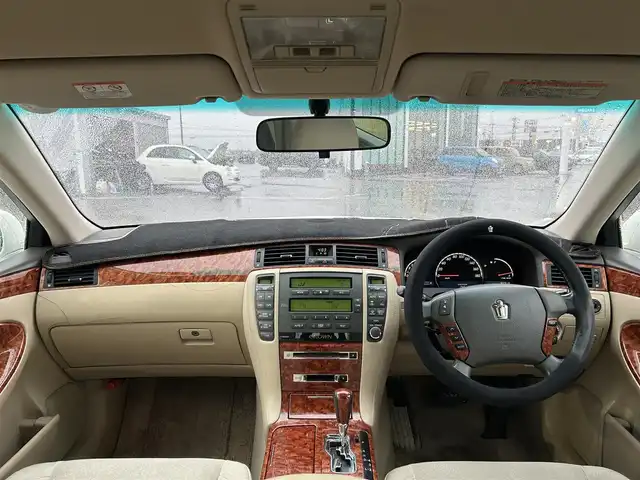 トヨタ クラウン ロイヤル ロイヤルサルーン 滋賀県 2004(平16)年 18.3万km ホワイトパールクリスタルシャイン 純正オーディオ/・FM/AM/CD/MD/ETC/D席パワーシート/革巻きステアリング/横滑り防止装置/盗難防止装置/LEDヘッドライト/オートライト/フォグランプ/プッシュスタート/スマートキー