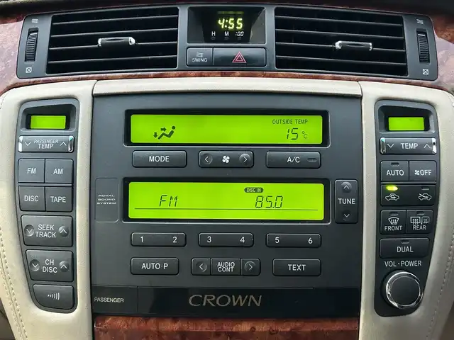 トヨタ クラウン ロイヤル ロイヤルサルーン 滋賀県 2004(平16)年 18.3万km ホワイトパールクリスタルシャイン 純正オーディオ/・FM/AM/CD/MD/ETC/D席パワーシート/革巻きステアリング/横滑り防止装置/盗難防止装置/LEDヘッドライト/オートライト/フォグランプ/プッシュスタート/スマートキー