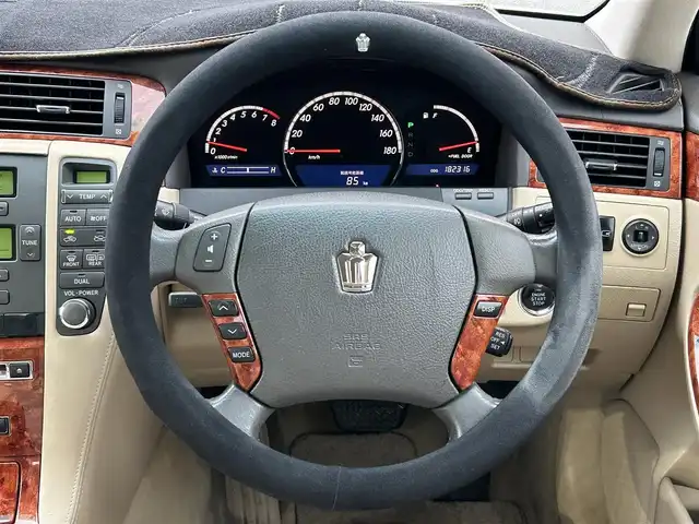 トヨタ クラウン ロイヤル ロイヤルサルーン 滋賀県 2004(平16)年 18.3万km ホワイトパールクリスタルシャイン 純正オーディオ/・FM/AM/CD/MD/ETC/D席パワーシート/革巻きステアリング/横滑り防止装置/盗難防止装置/LEDヘッドライト/オートライト/フォグランプ/プッシュスタート/スマートキー