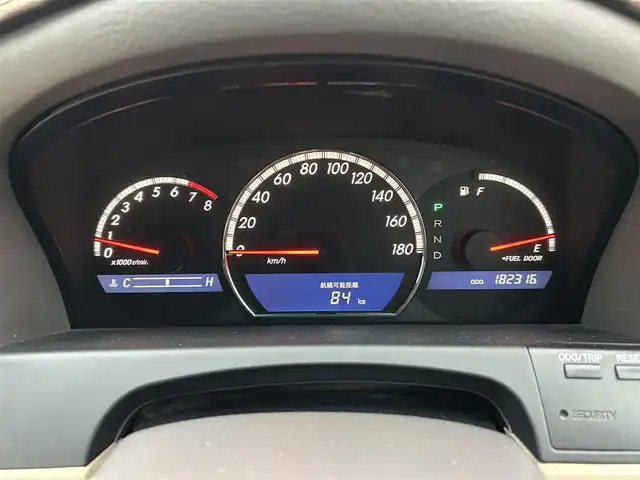 トヨタ クラウン ロイヤル ロイヤルサルーン 滋賀県 2004(平16)年 18.3万km ホワイトパールクリスタルシャイン 純正オーディオ/・FM/AM/CD/MD/ETC/D席パワーシート/革巻きステアリング/横滑り防止装置/盗難防止装置/LEDヘッドライト/オートライト/フォグランプ/プッシュスタート/スマートキー