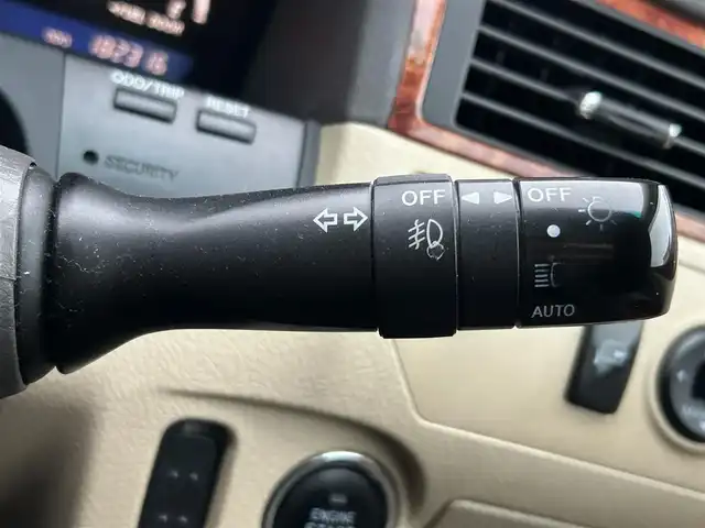 トヨタ クラウン ロイヤル ロイヤルサルーン 滋賀県 2004(平16)年 18.3万km ホワイトパールクリスタルシャイン 純正オーディオ/・FM/AM/CD/MD/ETC/D席パワーシート/革巻きステアリング/横滑り防止装置/盗難防止装置/LEDヘッドライト/オートライト/フォグランプ/プッシュスタート/スマートキー