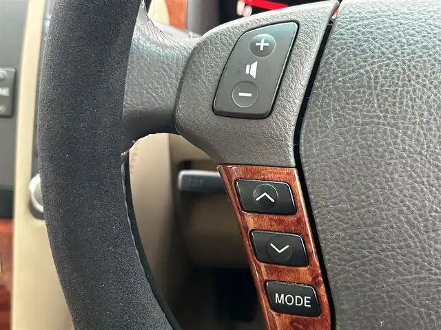 トヨタ クラウン ロイヤル ロイヤルサルーン 滋賀県 2004(平16)年 18.3万km ホワイトパールクリスタルシャイン 純正オーディオ/・FM/AM/CD/MD/ETC/D席パワーシート/革巻きステアリング/横滑り防止装置/盗難防止装置/LEDヘッドライト/オートライト/フォグランプ/プッシュスタート/スマートキー