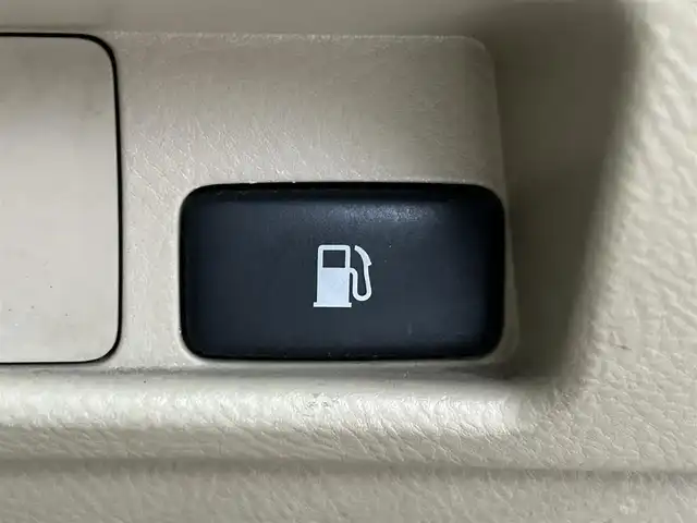 トヨタ クラウン ロイヤル ロイヤルサルーン 滋賀県 2004(平16)年 18.3万km ホワイトパールクリスタルシャイン 純正オーディオ/・FM/AM/CD/MD/ETC/D席パワーシート/革巻きステアリング/横滑り防止装置/盗難防止装置/LEDヘッドライト/オートライト/フォグランプ/プッシュスタート/スマートキー