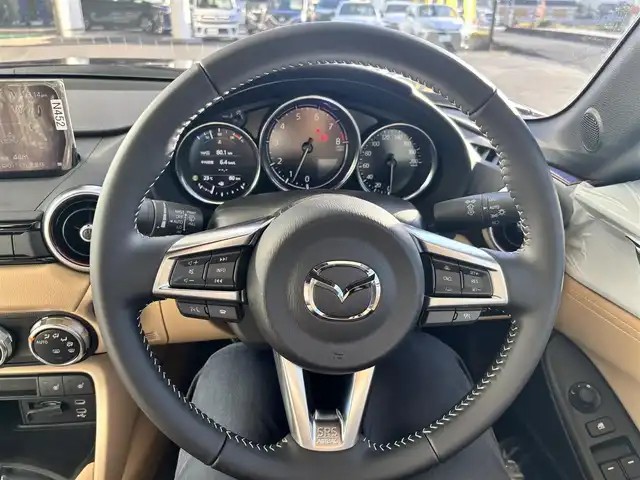 マツダ ロードスター 35周年記念車 京都府 2025(令7)年 0.1千km ワインＭ 純正8、8インチコネクトナビ、地デジ、Bluetooth/（ナビSDカード欠品）/USB端子/前席シートヒーター/レーダークルーズコントロール/オートハイビーム/LEDヘッドランプ/純正16インチアルミホイール/スペアキー/ステアリングスイッチ/保証書/取扱説明書