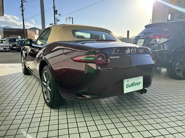 マツダ ロードスター 35周年記念車 京都府 2025(令7)年 0.1千km ワインＭ 純正8、8インチコネクトナビ、地デジ、Bluetooth/（ナビSDカード欠品）/USB端子/前席シートヒーター/レーダークルーズコントロール/オートハイビーム/LEDヘッドランプ/純正16インチアルミホイール/スペアキー/ステアリングスイッチ/保証書/取扱説明書