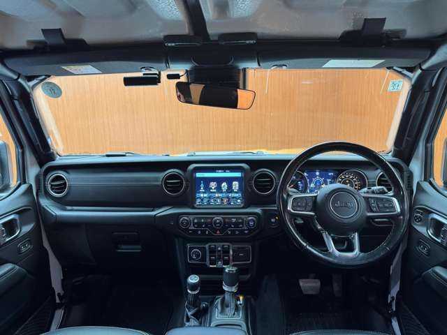 クライスラー・ジープ ジープ ラングラー アンリミテッド サハラ 千葉県 2019(令1)年 5.4万km ブライトホワイトクリアコート 純正ナビ　/バックカメラ　/ACC　/黒革シート　/シートヒーター　/レーンアシスト　/ブラインドスポット　/ステアリングヒーター　/コーナーセンサー　/スマートキー　/ETC　/ヒルディセントコントロール