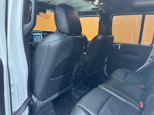 クライスラー・ジープ ジープ ラングラー アンリミテッド サハラ 千葉県 2019(令1)年 5.4万km ブライトホワイトクリアコート 純正ナビ　/バックカメラ　/ACC　/黒革シート　/シートヒーター　/レーンアシスト　/ブラインドスポット　/ステアリングヒーター　/コーナーセンサー　/スマートキー　/ETC　/ヒルディセントコントロール