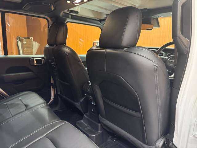 クライスラー・ジープ ジープ ラングラー アンリミテッド サハラ 千葉県 2019(令1)年 5.4万km ブライトホワイトクリアコート 純正ナビ　/バックカメラ　/ACC　/黒革シート　/シートヒーター　/レーンアシスト　/ブラインドスポット　/ステアリングヒーター　/コーナーセンサー　/スマートキー　/ETC　/ヒルディセントコントロール