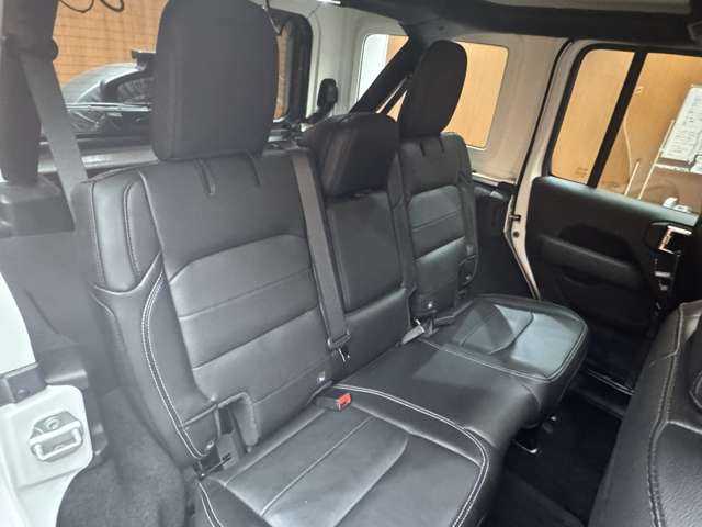 クライスラー・ジープ ジープ ラングラー アンリミテッド サハラ 千葉県 2019(令1)年 5.4万km ブライトホワイトクリアコート 純正ナビ　/バックカメラ　/ACC　/黒革シート　/シートヒーター　/レーンアシスト　/ブラインドスポット　/ステアリングヒーター　/コーナーセンサー　/スマートキー　/ETC　/ヒルディセントコントロール