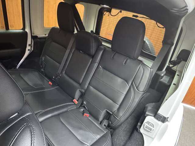 クライスラー・ジープ ジープ ラングラー アンリミテッド サハラ 千葉県 2019(令1)年 5.4万km ブライトホワイトクリアコート 純正ナビ　/バックカメラ　/ACC　/黒革シート　/シートヒーター　/レーンアシスト　/ブラインドスポット　/ステアリングヒーター　/コーナーセンサー　/スマートキー　/ETC　/ヒルディセントコントロール