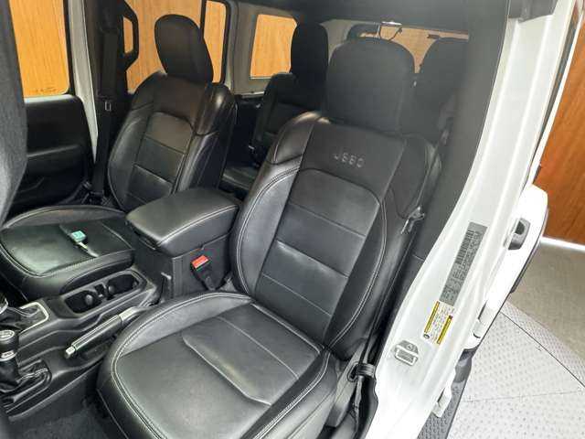 クライスラー・ジープ ジープ ラングラー アンリミテッド サハラ 千葉県 2019(令1)年 5.4万km ブライトホワイトクリアコート 純正ナビ　/バックカメラ　/ACC　/黒革シート　/シートヒーター　/レーンアシスト　/ブラインドスポット　/ステアリングヒーター　/コーナーセンサー　/スマートキー　/ETC　/ヒルディセントコントロール