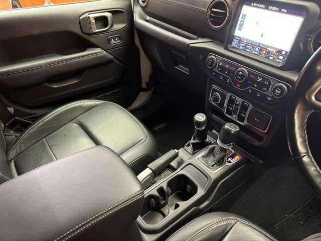 クライスラー・ジープ ジープ ラングラー アンリミテッド サハラ 千葉県 2019(令1)年 5.4万km ブライトホワイトクリアコート 純正ナビ　/バックカメラ　/ACC　/黒革シート　/シートヒーター　/レーンアシスト　/ブラインドスポット　/ステアリングヒーター　/コーナーセンサー　/スマートキー　/ETC　/ヒルディセントコントロール