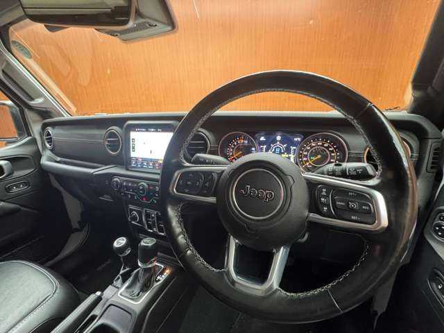 クライスラー・ジープ ジープ ラングラー アンリミテッド サハラ 千葉県 2019(令1)年 5.4万km ブライトホワイトクリアコート 純正ナビ　/バックカメラ　/ACC　/黒革シート　/シートヒーター　/レーンアシスト　/ブラインドスポット　/ステアリングヒーター　/コーナーセンサー　/スマートキー　/ETC　/ヒルディセントコントロール