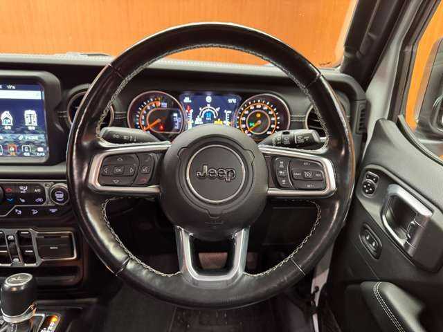 クライスラー・ジープ ジープ ラングラー アンリミテッド サハラ 千葉県 2019(令1)年 5.4万km ブライトホワイトクリアコート 純正ナビ　/バックカメラ　/ACC　/黒革シート　/シートヒーター　/レーンアシスト　/ブラインドスポット　/ステアリングヒーター　/コーナーセンサー　/スマートキー　/ETC　/ヒルディセントコントロール