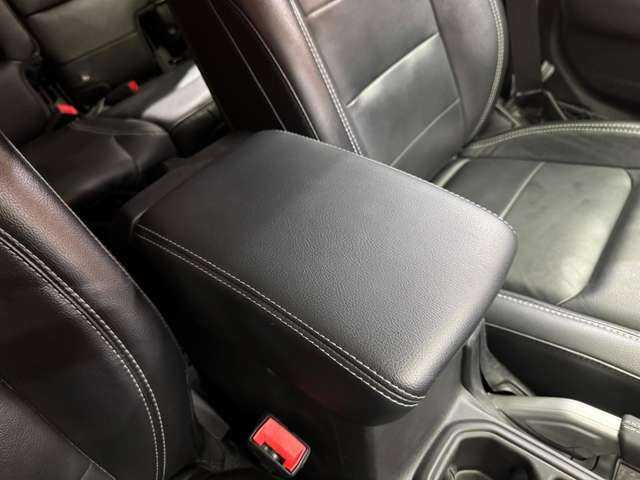 クライスラー・ジープ ジープ ラングラー アンリミテッド サハラ 千葉県 2019(令1)年 5.4万km ブライトホワイトクリアコート 純正ナビ　/バックカメラ　/ACC　/黒革シート　/シートヒーター　/レーンアシスト　/ブラインドスポット　/ステアリングヒーター　/コーナーセンサー　/スマートキー　/ETC　/ヒルディセントコントロール