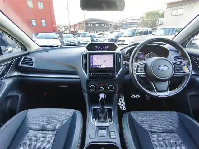 スバル インプレッサ ＸＶ 2．0i－S アイサイト 熊本県 2017(平29)年 11.4万km クリスタルブラックシリカ ワンオーナー/純正ナビ/【フルセグTV/Bluetooth/CD/DVD】/バックカメラ/アイサイト/・プリクラッシュブレーキ/・全車速追従機能付きクルーズコントロール/・アクティブレーンキープ/・車線逸脱警報/・ふらつき警報/・先行車発進お知らせ/・AT誤発進抑制制御/・AT誤後進抑制制御/オートLEDライト/ウィンカーミラー/純正18インチAW/ハーフレザーシート/前席パワーシート/プッシュスタート/スマートキー/アイドリングストップ/横滑り防止装置/革巻きステアリング/ステアリングスイッチ/純正フロアマット/保証書/取扱説明書