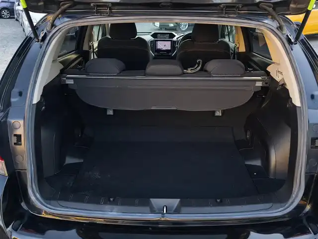 スバル インプレッサ ＸＶ 2．0i－S アイサイト 熊本県 2017(平29)年 11.4万km クリスタルブラックシリカ ワンオーナー/純正ナビ/【フルセグTV/Bluetooth/CD/DVD】/バックカメラ/アイサイト/・プリクラッシュブレーキ/・全車速追従機能付きクルーズコントロール/・アクティブレーンキープ/・車線逸脱警報/・ふらつき警報/・先行車発進お知らせ/・AT誤発進抑制制御/・AT誤後進抑制制御/オートLEDライト/ウィンカーミラー/純正18インチAW/ハーフレザーシート/前席パワーシート/プッシュスタート/スマートキー/アイドリングストップ/横滑り防止装置/革巻きステアリング/ステアリングスイッチ/純正フロアマット/保証書/取扱説明書