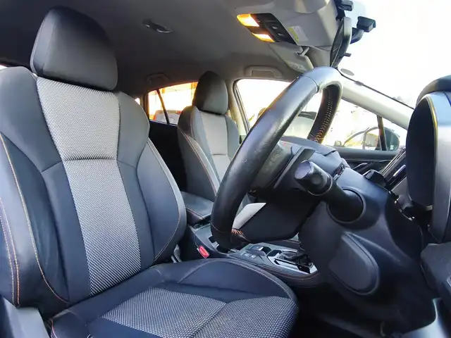 スバル インプレッサ ＸＶ 2．0i－S アイサイト 熊本県 2017(平29)年 11.4万km クリスタルブラックシリカ ワンオーナー/純正ナビ/【フルセグTV/Bluetooth/CD/DVD】/バックカメラ/アイサイト/・プリクラッシュブレーキ/・全車速追従機能付きクルーズコントロール/・アクティブレーンキープ/・車線逸脱警報/・ふらつき警報/・先行車発進お知らせ/・AT誤発進抑制制御/・AT誤後進抑制制御/オートLEDライト/ウィンカーミラー/純正18インチAW/ハーフレザーシート/前席パワーシート/プッシュスタート/スマートキー/アイドリングストップ/横滑り防止装置/革巻きステアリング/ステアリングスイッチ/純正フロアマット/保証書/取扱説明書