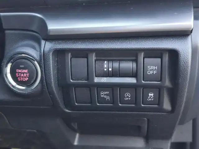 スバル インプレッサ ＸＶ 2．0i－S アイサイト 熊本県 2017(平29)年 11.4万km クリスタルブラックシリカ ワンオーナー/純正ナビ/【フルセグTV/Bluetooth/CD/DVD】/バックカメラ/アイサイト/・プリクラッシュブレーキ/・全車速追従機能付きクルーズコントロール/・アクティブレーンキープ/・車線逸脱警報/・ふらつき警報/・先行車発進お知らせ/・AT誤発進抑制制御/・AT誤後進抑制制御/オートLEDライト/ウィンカーミラー/純正18インチAW/ハーフレザーシート/前席パワーシート/プッシュスタート/スマートキー/アイドリングストップ/横滑り防止装置/革巻きステアリング/ステアリングスイッチ/純正フロアマット/保証書/取扱説明書