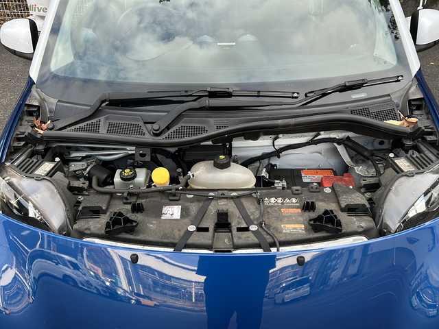 スマート ＭＣＣ スマート フォーツークーペ BRABUSスポーツ 京都府 2018(平30)年 4.3万km 白Ⅱ Panasonicナビ/・フルセグTV /BT Audio/バックカメラ/クルーズコントロール/ETC/ガラスルーフ/衝突軽減装置/車線逸脱防止装置/コーナーセンサー/アイドリングストップ/パドルシフト/シートヒーター/ステアリングスイッチ/純正フロアマット/保証書＆取説/ナビ取説/スペアキー